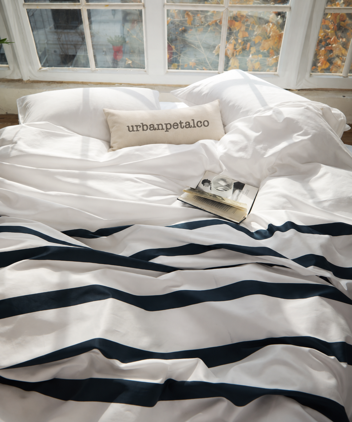 Nautical Stripe Long-Staple Cotton Sateen Bedding Set Main image