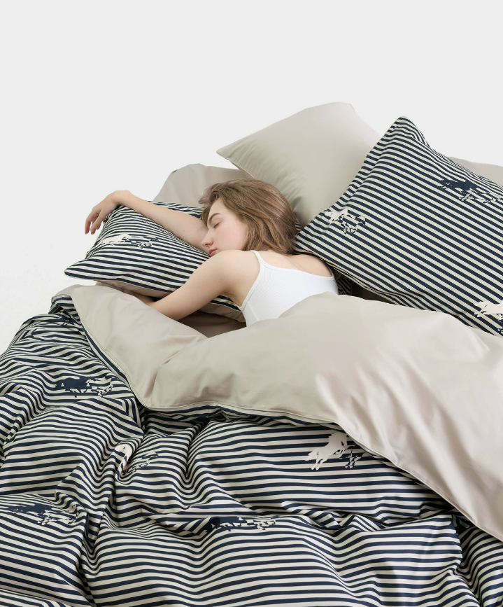 Galloping Horse Long-Staple Cotton Sateen Bedding Set Secondary image